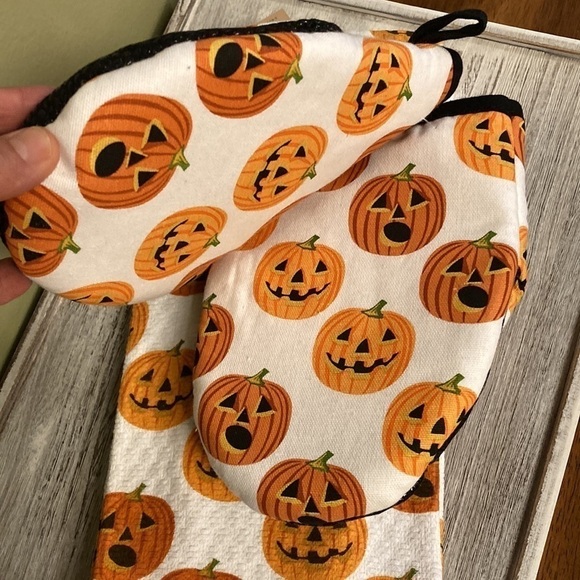 NEW! MARTHA STEWART 2 Pack HALLOWEEN JACK-O-LANTERN KITCHEN TOWELS & Mini Mitts - Picture 8 of 8